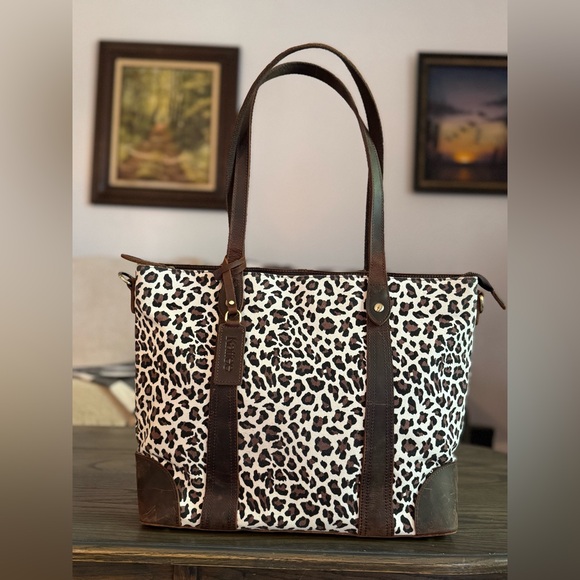 Kattee leather Leopard Print Tote with brass tone hardware - Picture 1 of 8